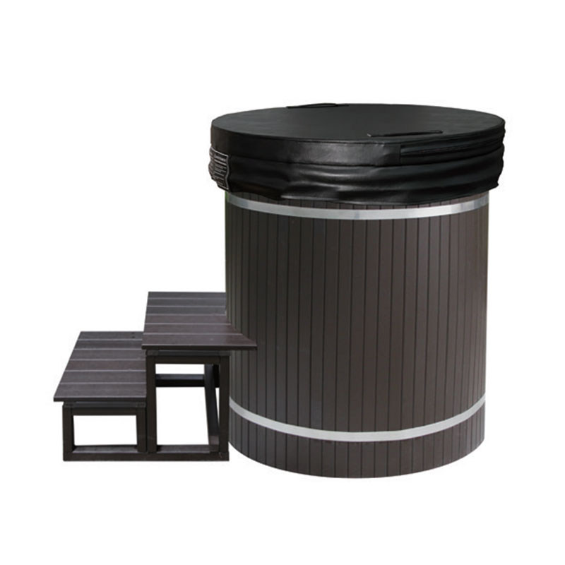 Puinen kylmävesiallas