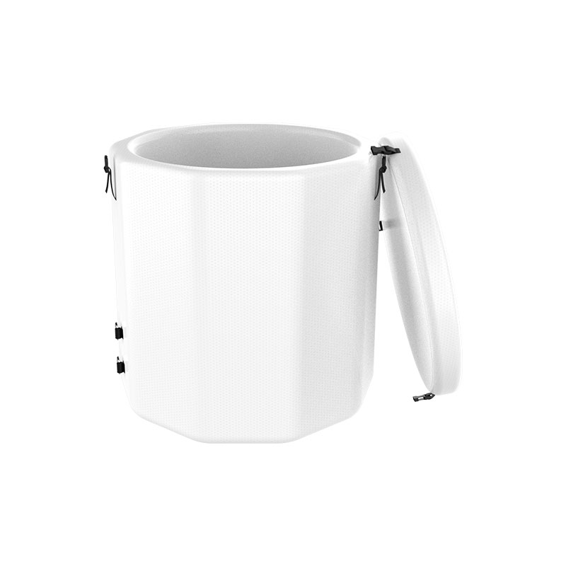 Puhallettava jään syöksy kylmän kylpylän palautumiseksi