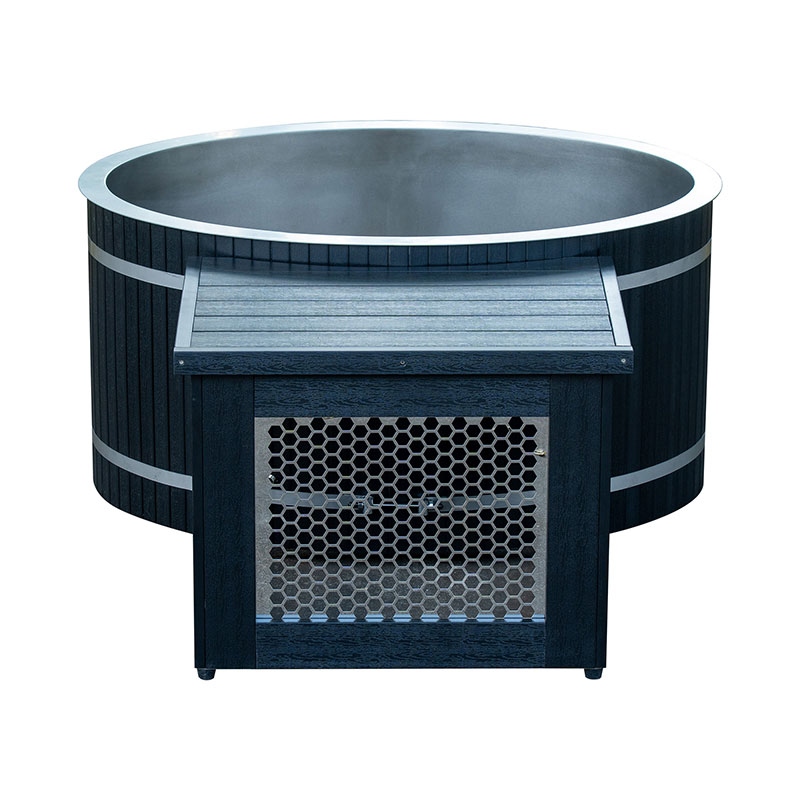 Soikea kylmävesiallas ruostumattomasta teräksestä valmistetulla kylpyammeella